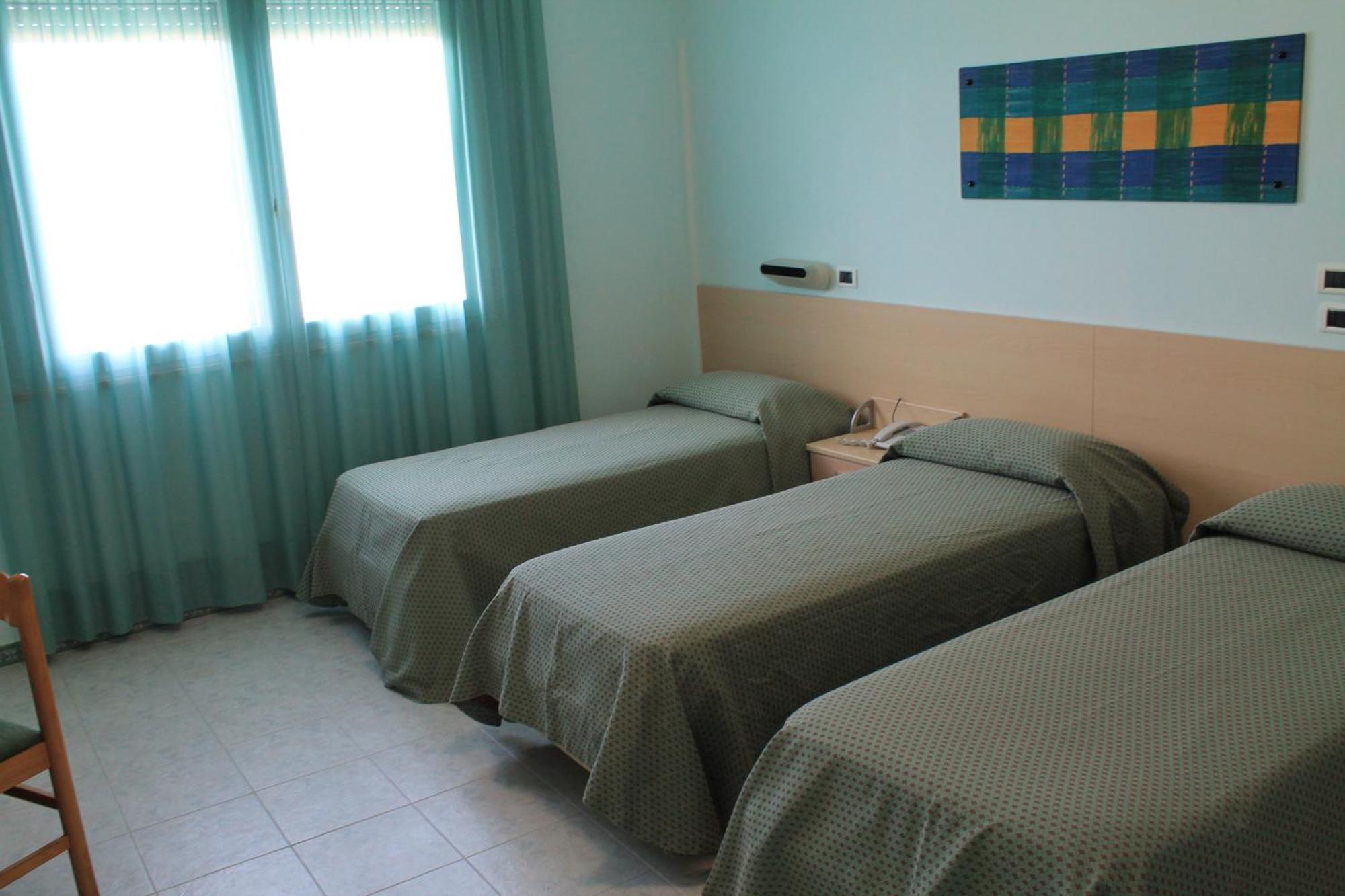 Hotel Minerva Brindisi Oda fotoğraf